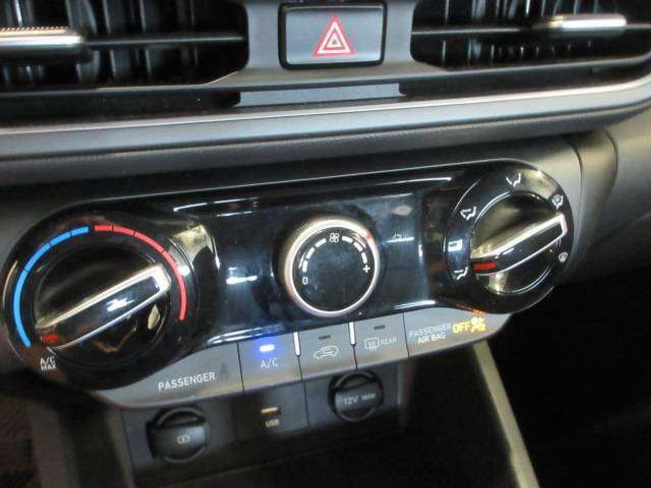 2022 Hyundai KONA ESSENTIAL, HTD. SEATS, A/C, ALLOYS CAMERA, 54K! Photo