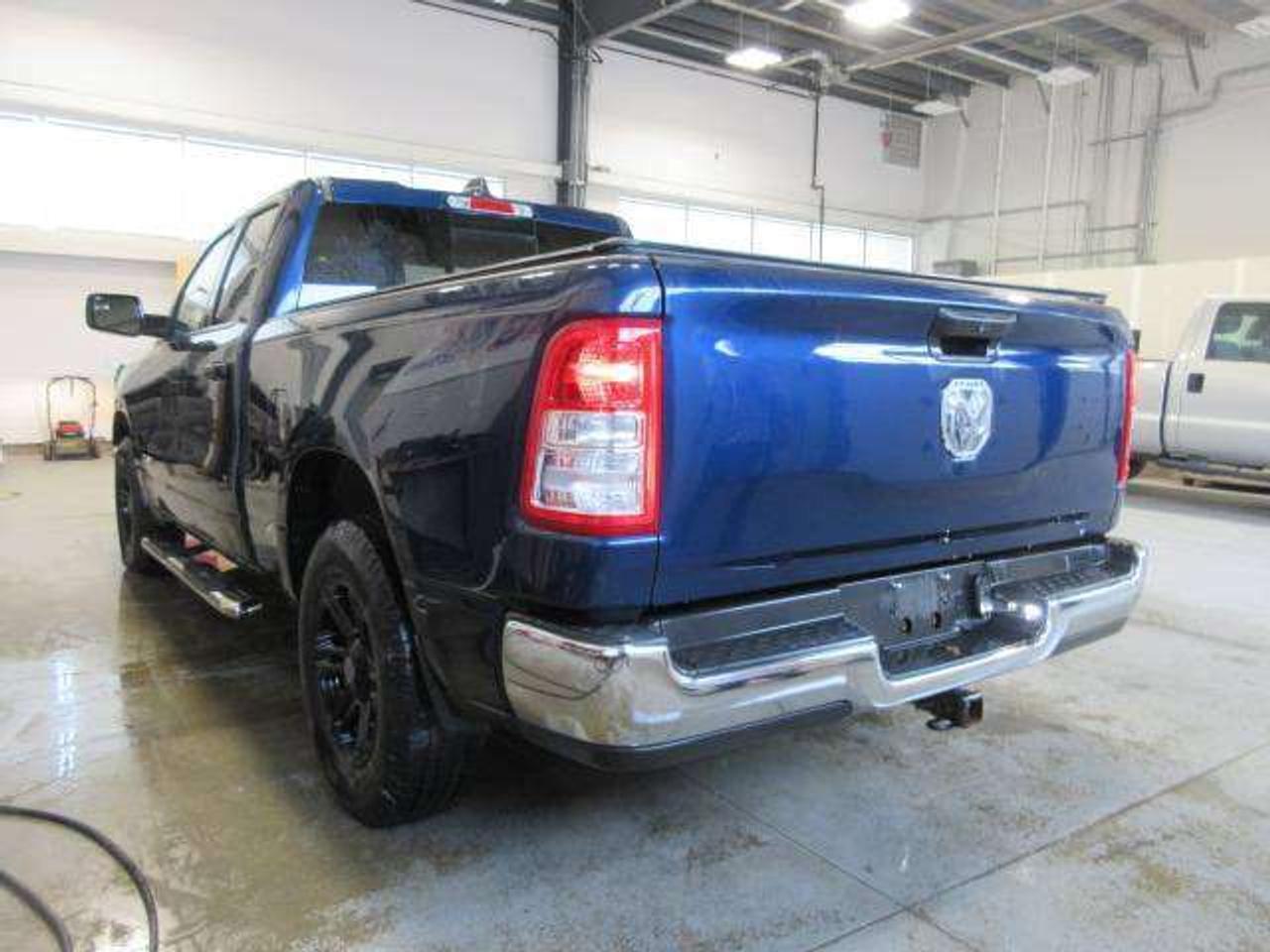 2020 RAM 1500 TRADESMAN 4X4 QUAD CAB, A/C, BT, CAMERA, 129K! Photo