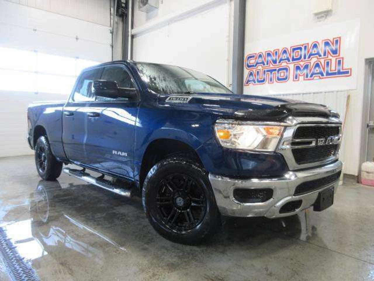 2020 RAM 1500 TRADESMAN 4X4 QUAD CAB, A/C, BT, CAMERA, 129K! Photo