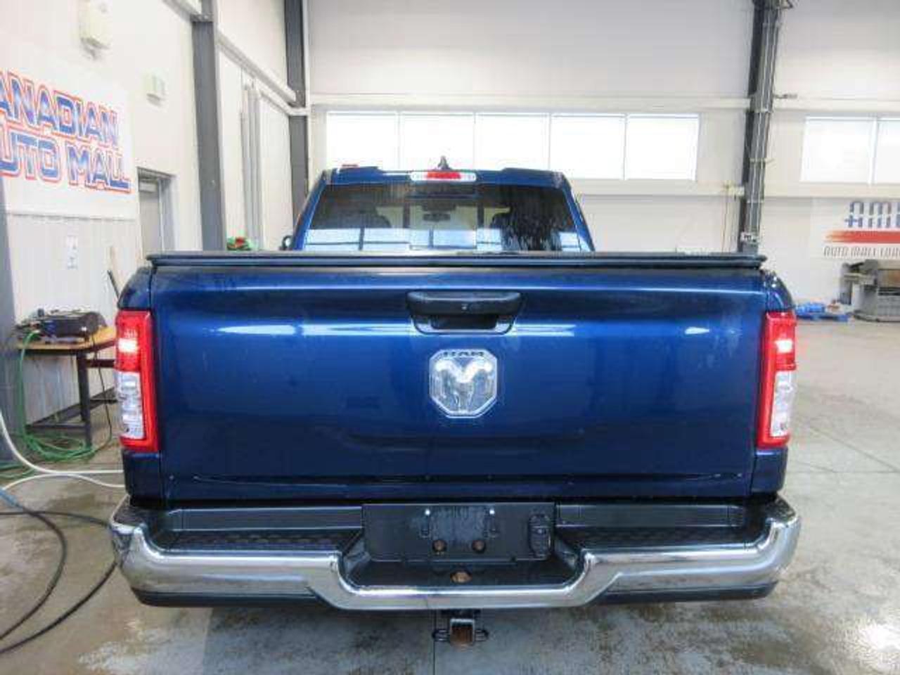 2020 RAM 1500 TRADESMAN 4X4 QUAD CAB, A/C, BT, CAMERA, 129K! Photo