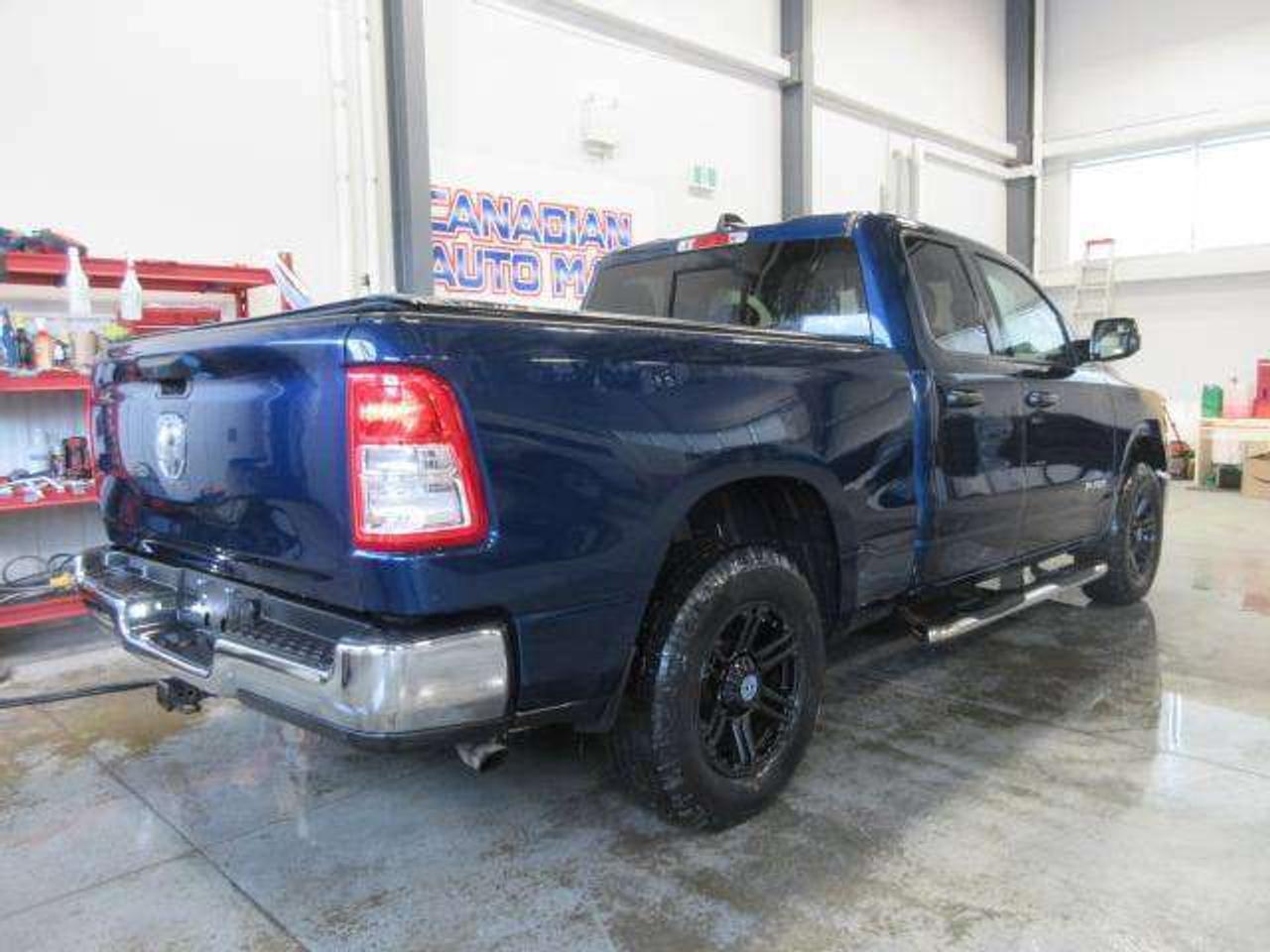 2020 RAM 1500 TRADESMAN 4X4 QUAD CAB, A/C, BT, CAMERA, 129K! Photo