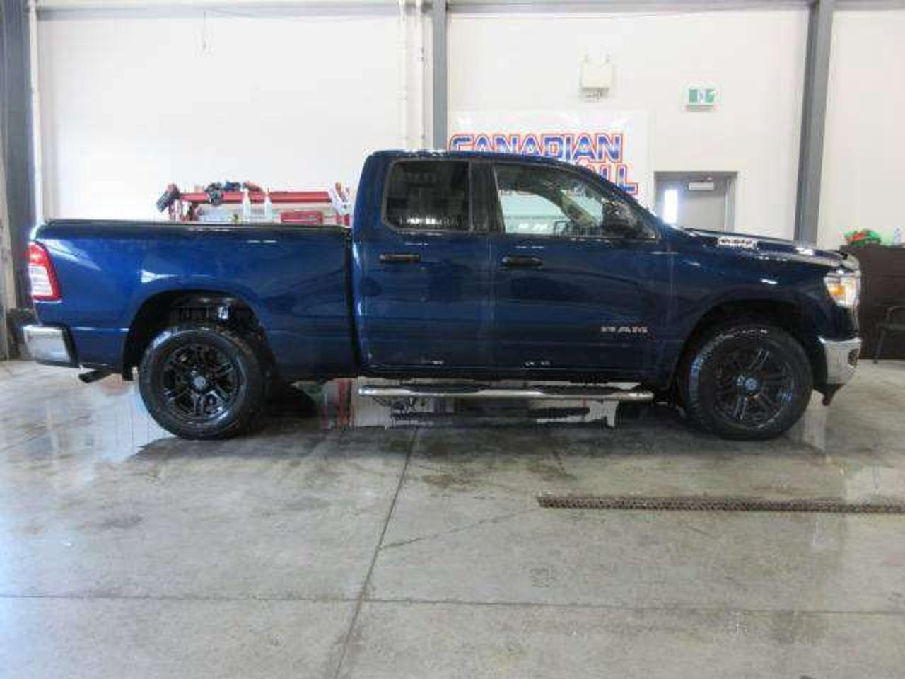 2020 RAM 1500 TRADESMAN 4X4 QUAD CAB, A/C, BT, CAMERA, 129K! Photo