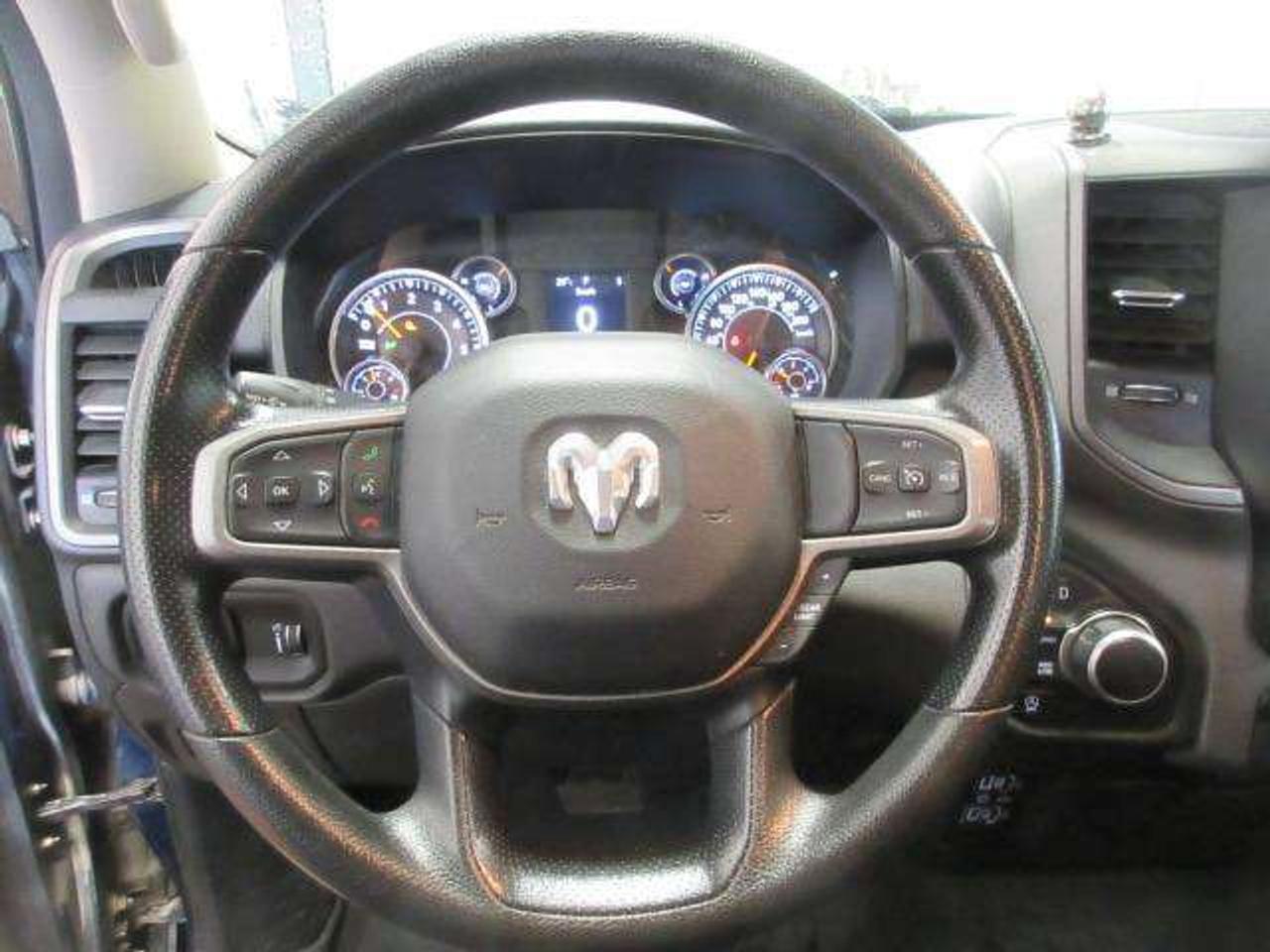 2020 RAM 1500 TRADESMAN 4X4 QUAD CAB, A/C, BT, CAMERA, 129K! Photo