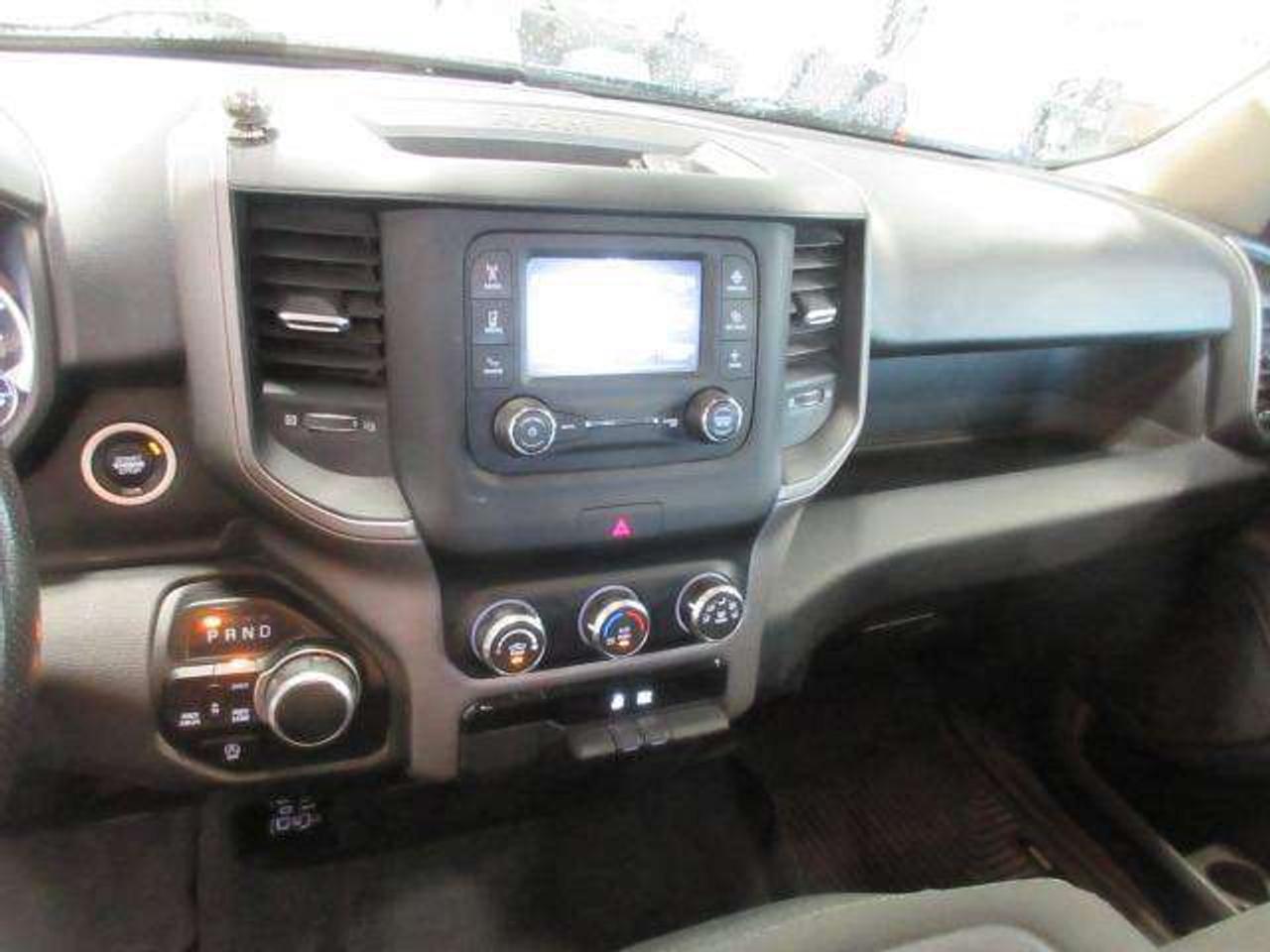 2020 RAM 1500 TRADESMAN 4X4 QUAD CAB, A/C, BT, CAMERA, 129K! Photo