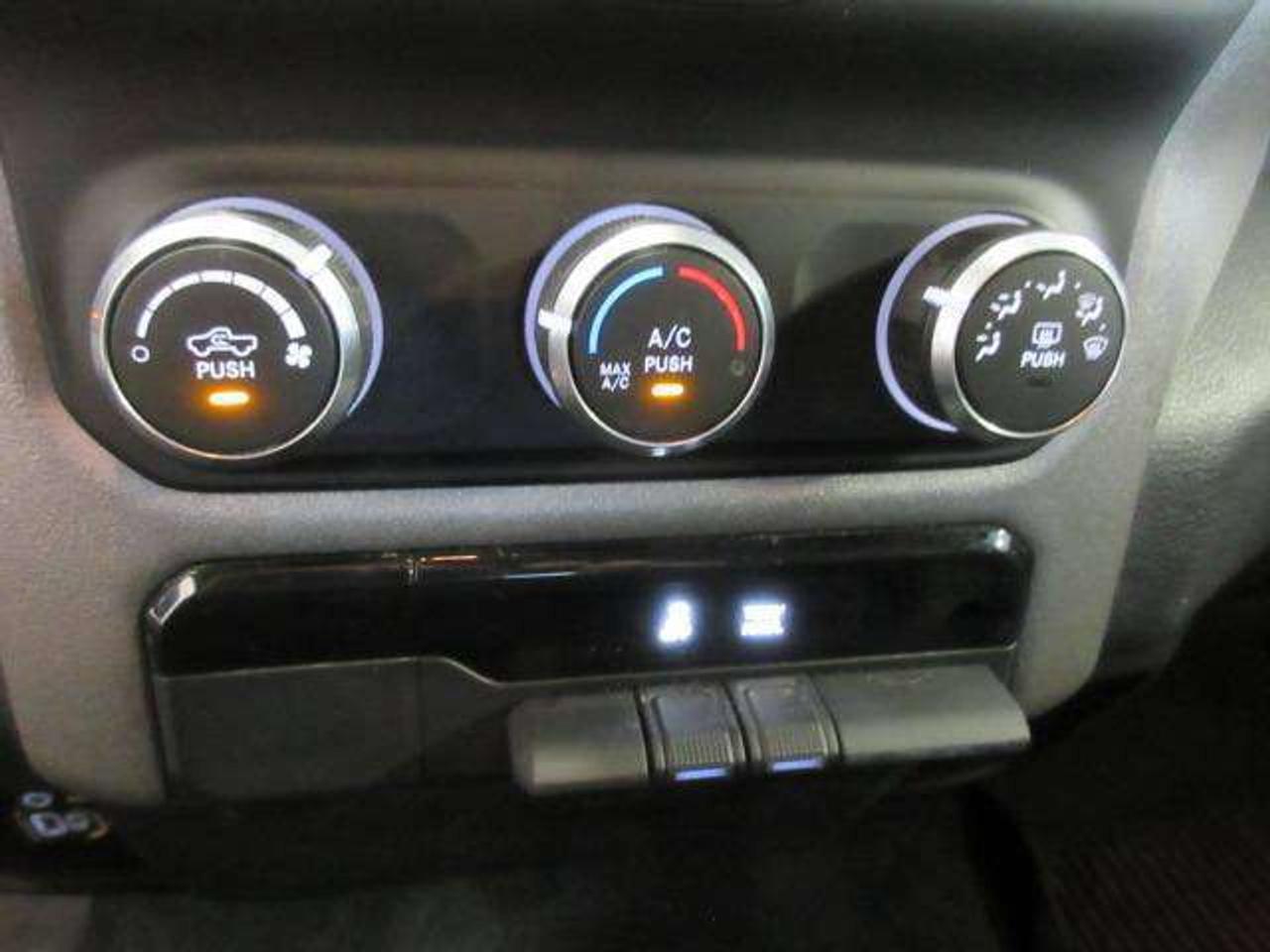 2020 RAM 1500 TRADESMAN 4X4 QUAD CAB, A/C, BT, CAMERA, 129K! Photo