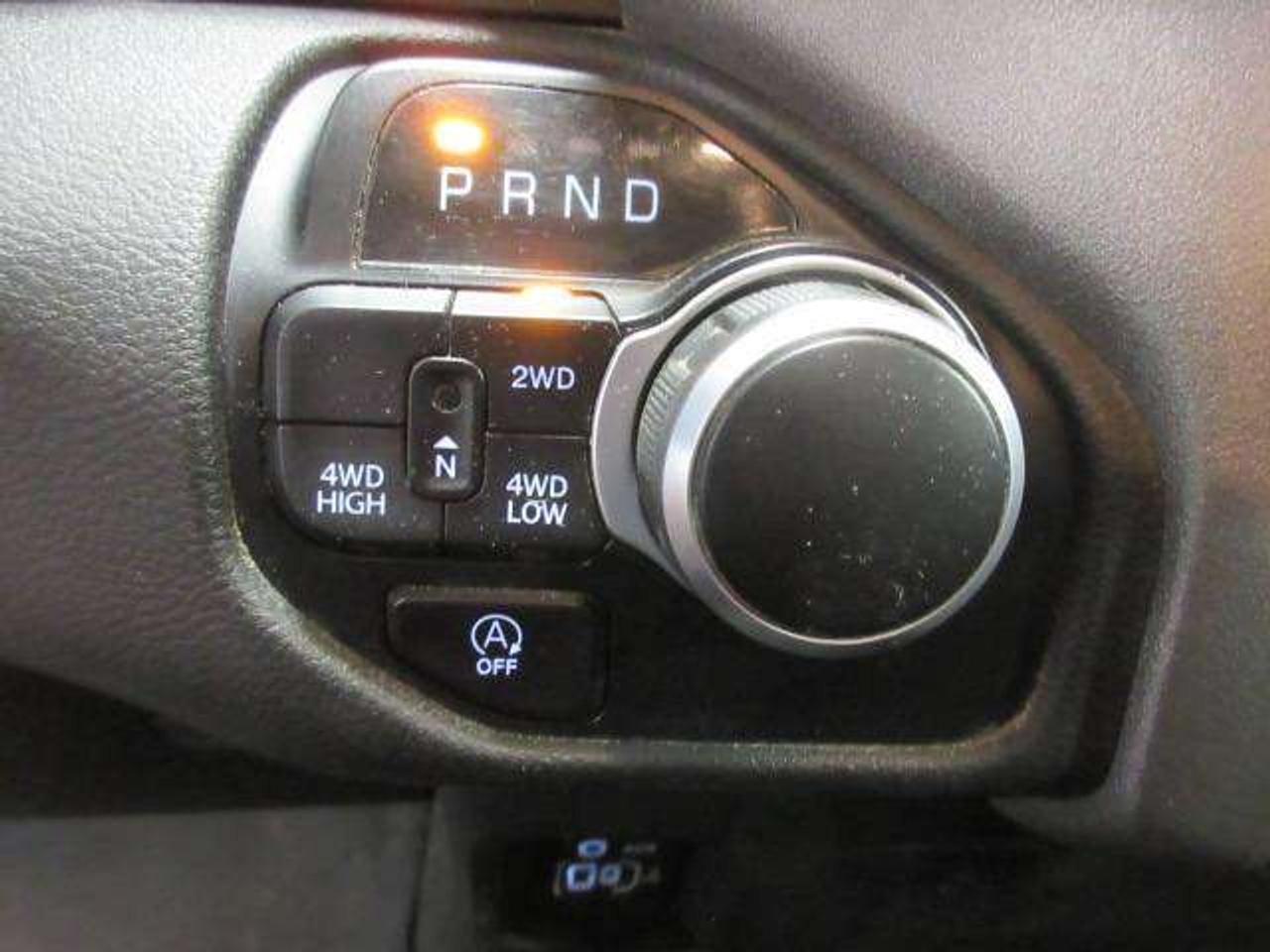2020 RAM 1500 TRADESMAN 4X4 QUAD CAB, A/C, BT, CAMERA, 129K! Photo
