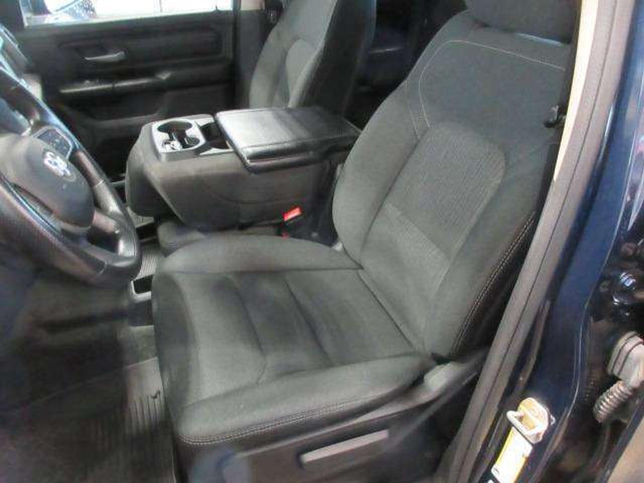 2020 RAM 1500 TRADESMAN 4X4 QUAD CAB, A/C, BT, CAMERA, 129K! Photo