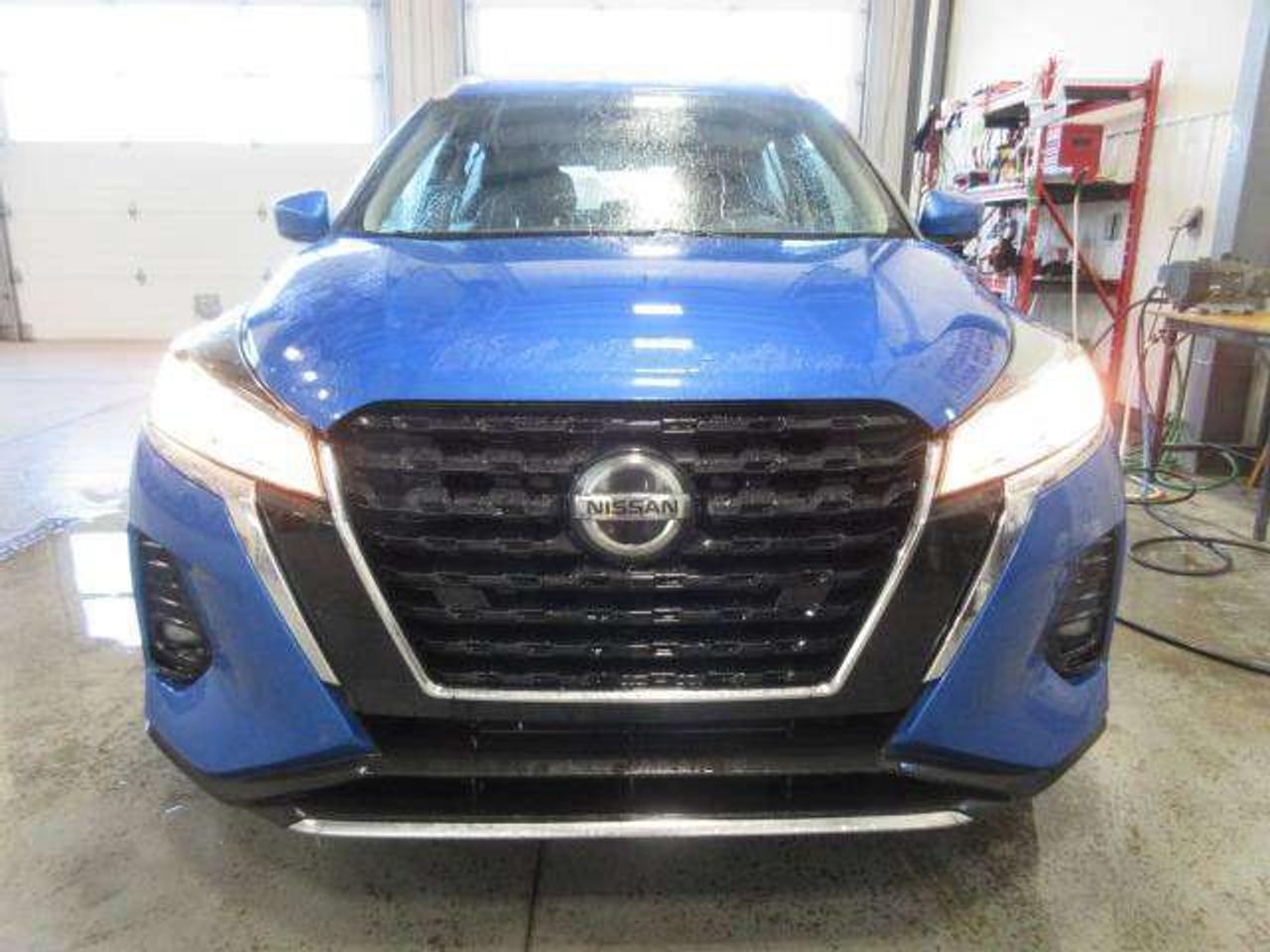 2021 Nissan Kicks SV, HTD. SEATS, A/C, BT, APPLE/ANDROID, 54K! Photo