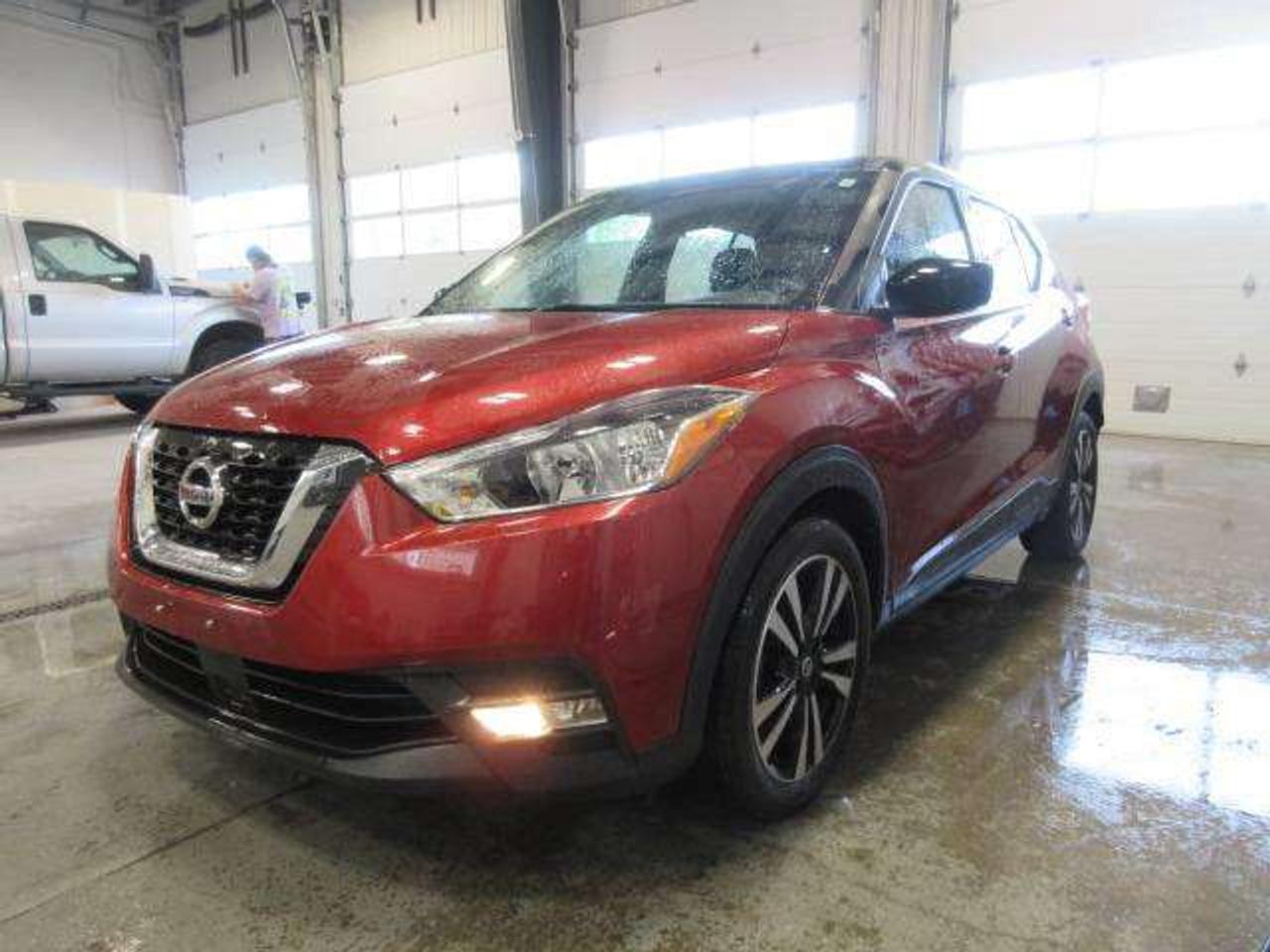 2020 Nissan Kicks SV, HTD SEATS, A/C, ALLOYS, APPLE/ANDROID, 78K! Photo3