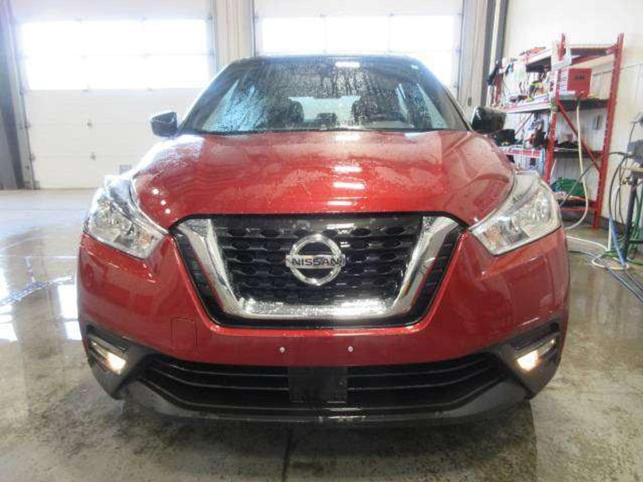 2020 Nissan Kicks SV, HTD SEATS, A/C, ALLOYS, APPLE/ANDROID, 78K! Photo