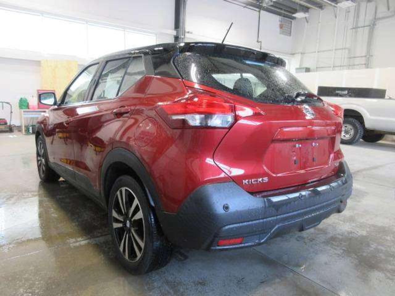 2020 Nissan Kicks SV, HTD SEATS, A/C, ALLOYS, APPLE/ANDROID, 78K! Photo