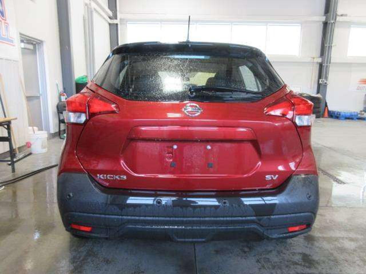 2020 Nissan Kicks SV, HTD SEATS, A/C, ALLOYS, APPLE/ANDROID, 78K! Photo