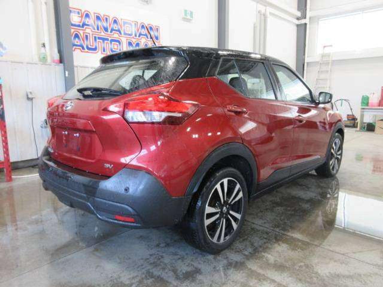 2020 Nissan Kicks SV, HTD SEATS, A/C, ALLOYS, APPLE/ANDROID, 78K! Photo