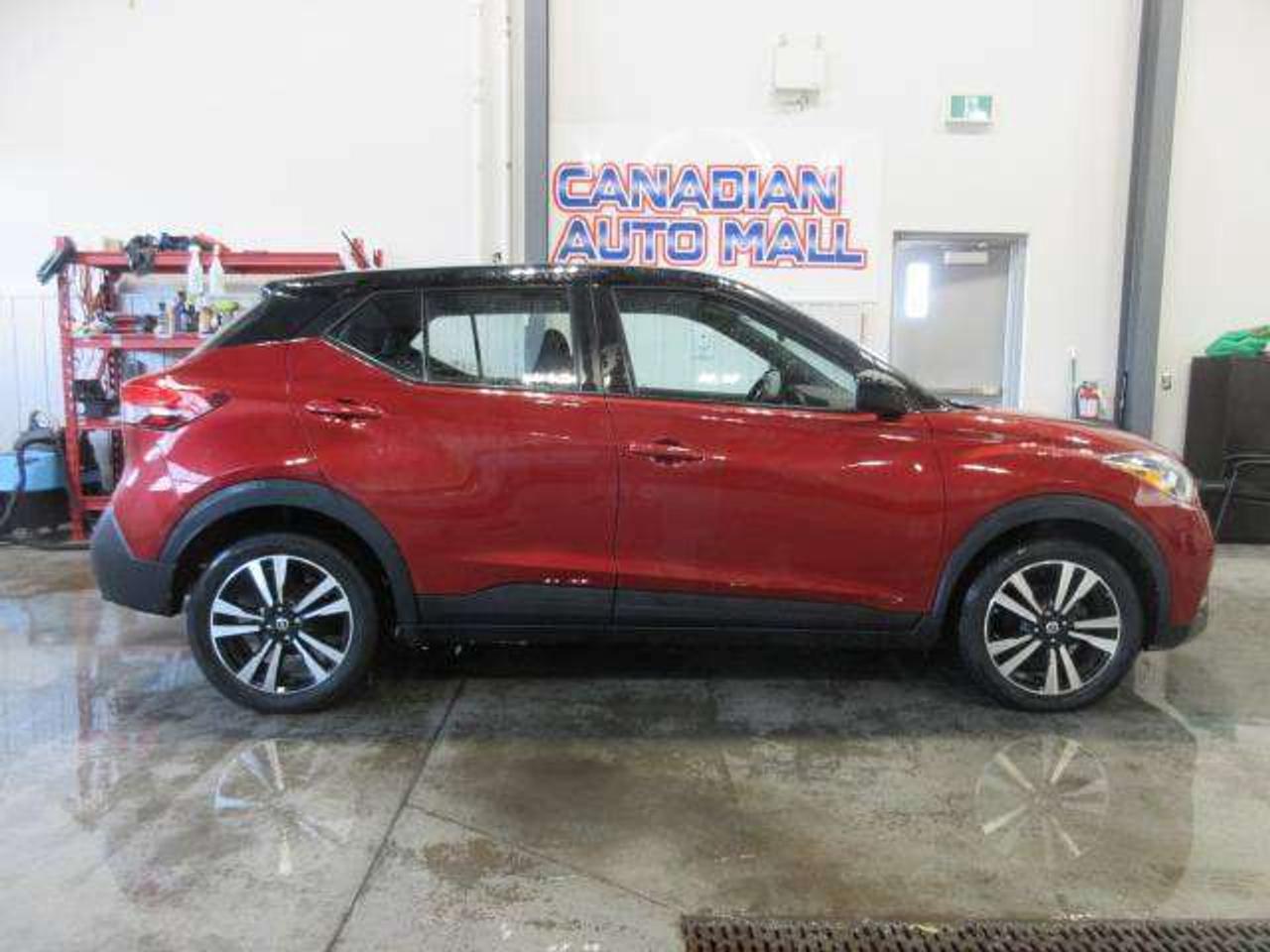 2020 Nissan Kicks SV, HTD SEATS, A/C, ALLOYS, APPLE/ANDROID, 78K! Photo