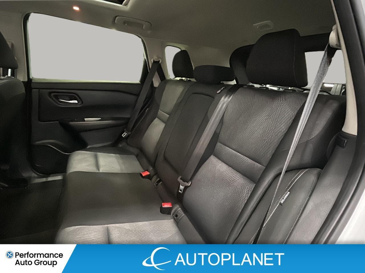 2025 Nissan Rogue SV AWD, Pano Roof, Apple CarPlay, Remote Start! Photo