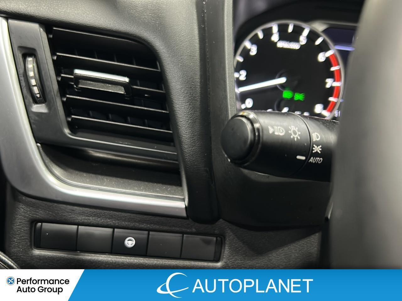 2025 Nissan Rogue SV AWD, Pano Roof, Apple CarPlay, Remote Start! Photo