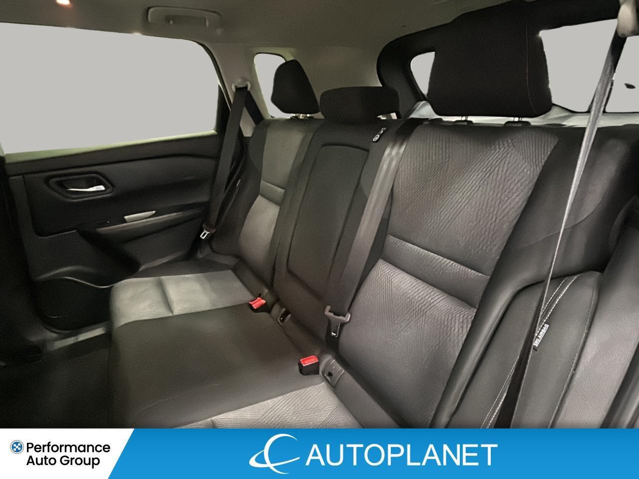 2025 Nissan Rogue SV AWD, Pano Roof, Apple CarPlay, Remote Start! Photo