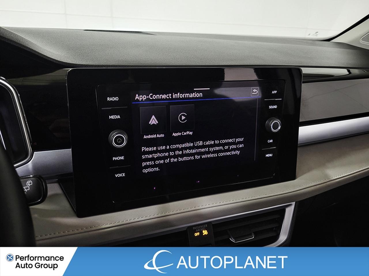 2025 Volkswagen Taos Comfortline AWD, Heated Seats, Apple CarPlay! Photo