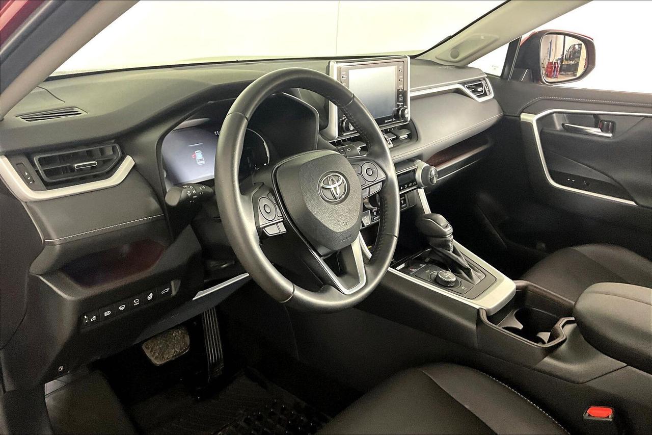 2019 Toyota RAV4 AWD Hybrid Limited Photo