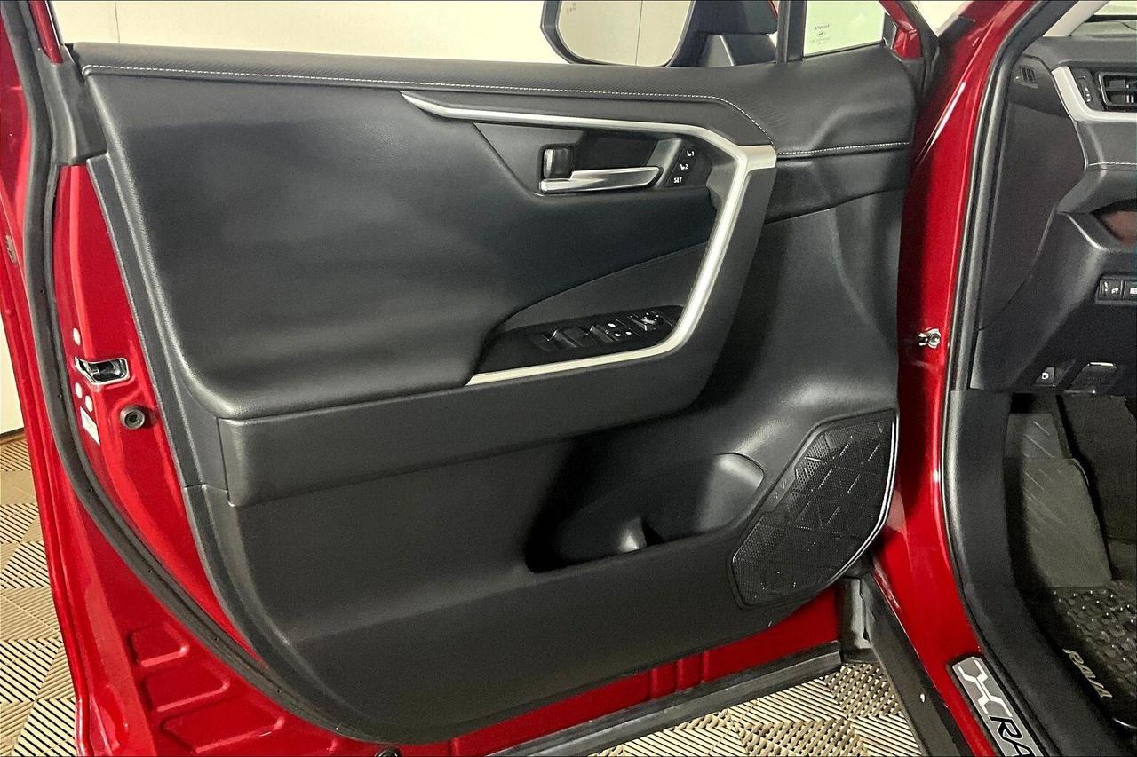 2019 Toyota RAV4 AWD Hybrid Limited Photo