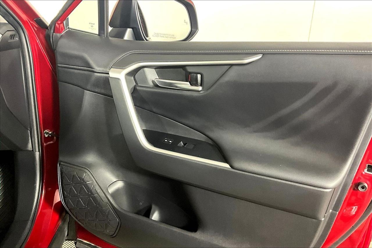 2019 Toyota RAV4 AWD Hybrid Limited Photo