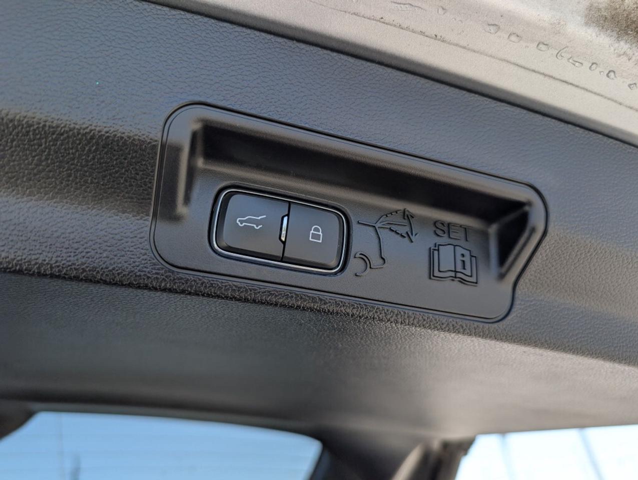 2020 Ford Explorer Limited   NAV   LEATHER   CAMERA   HTD SEATS Photo