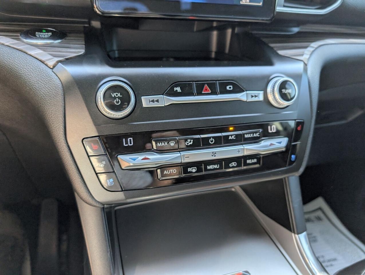 2020 Ford Explorer Limited   NAV   LEATHER   CAMERA   HTD SEATS Photo