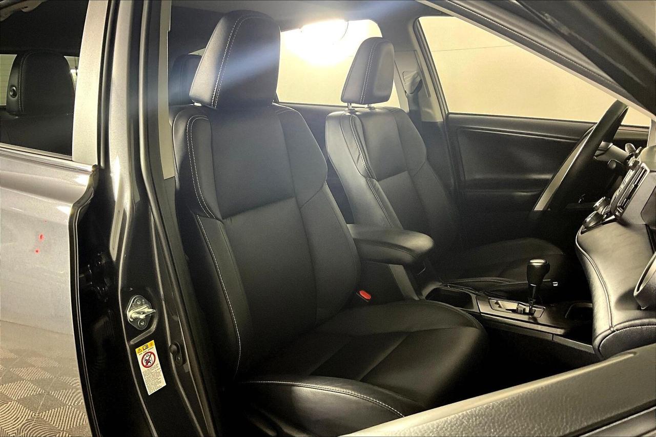 2018 Toyota RAV4 AWD LIMITED Photo