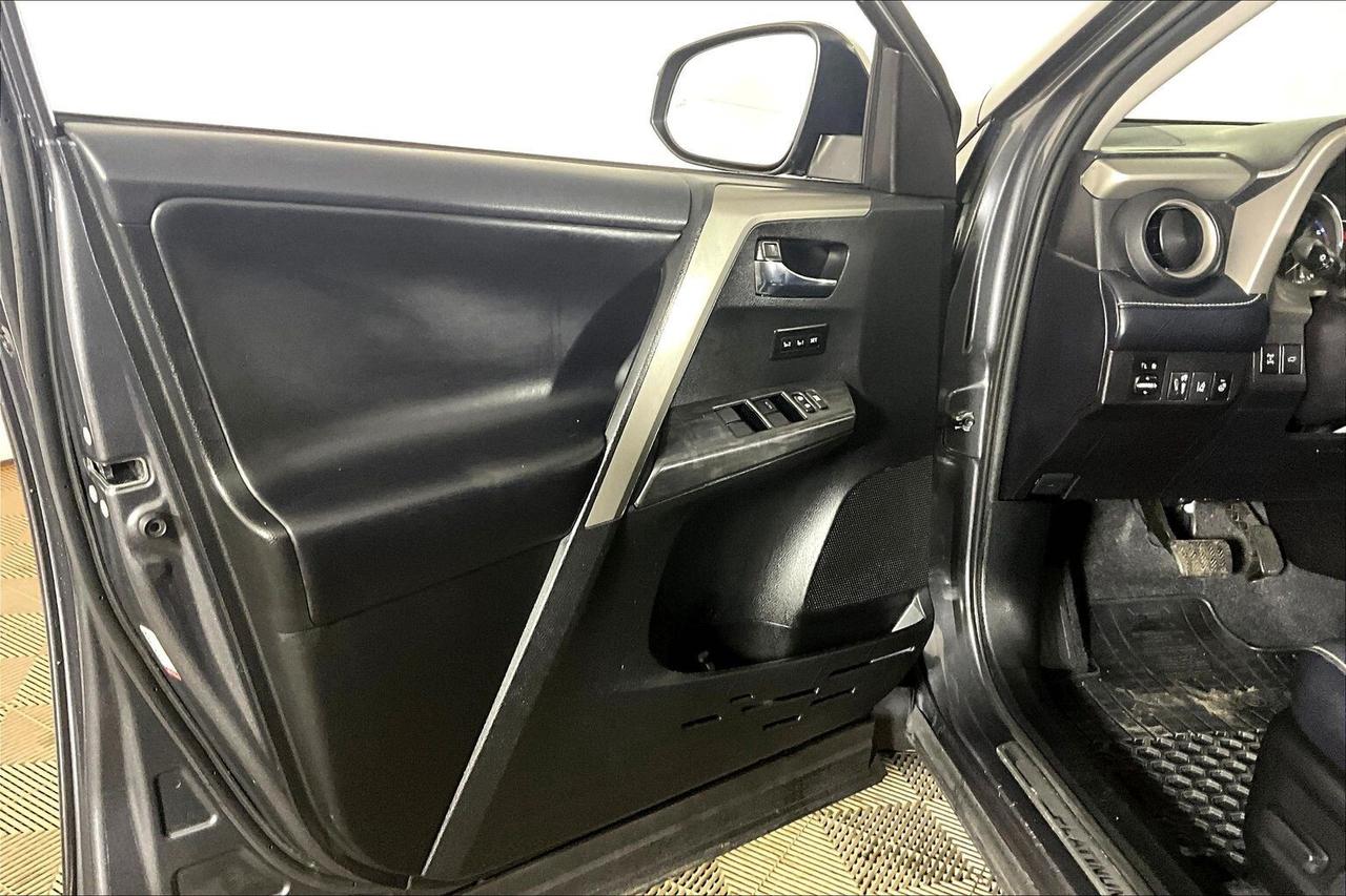 2018 Toyota RAV4 AWD LIMITED Photo