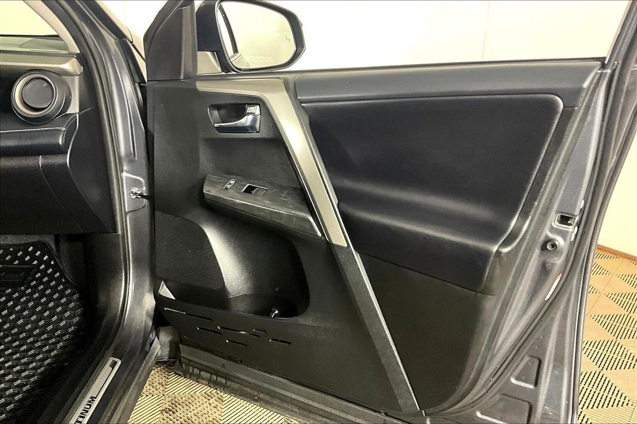 2018 Toyota RAV4 AWD LIMITED Photo