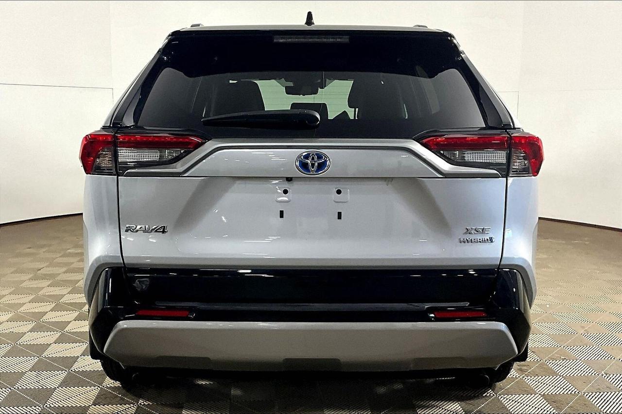 2024 Toyota RAV4 HYBRID XSE AWD Photo