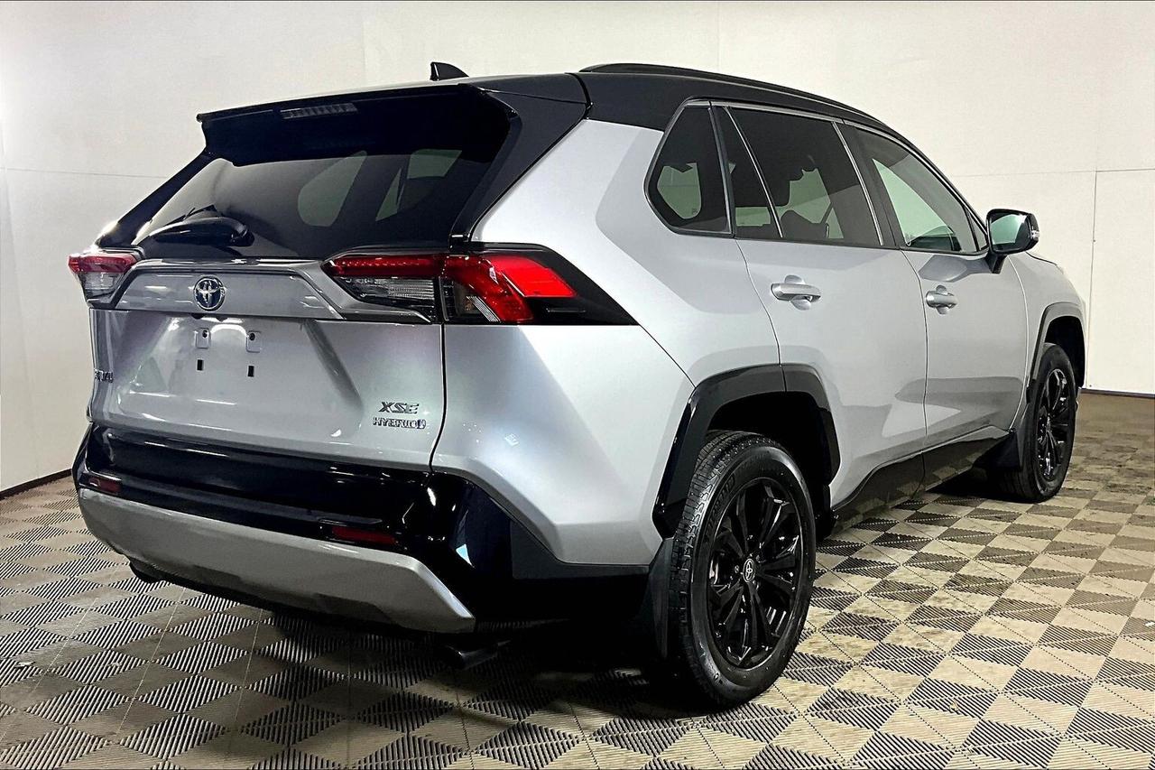 2024 Toyota RAV4 HYBRID XSE AWD Photo