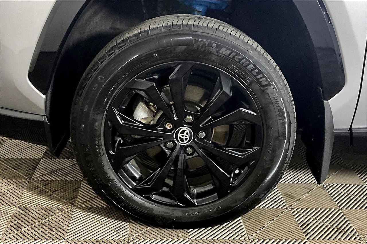 2024 Toyota RAV4 HYBRID XSE AWD Photo