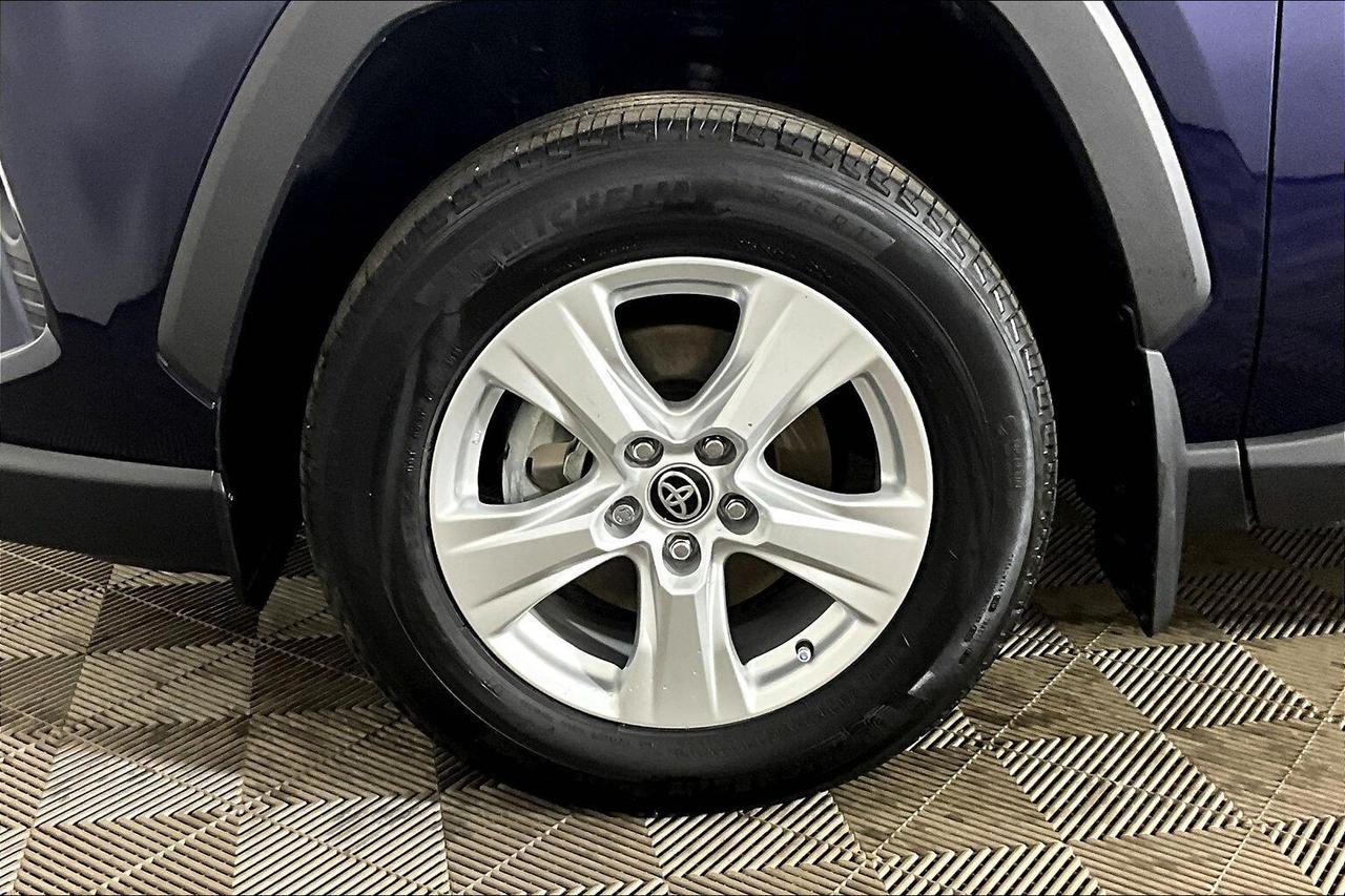 2021 Toyota RAV4 XLE AWD Photo