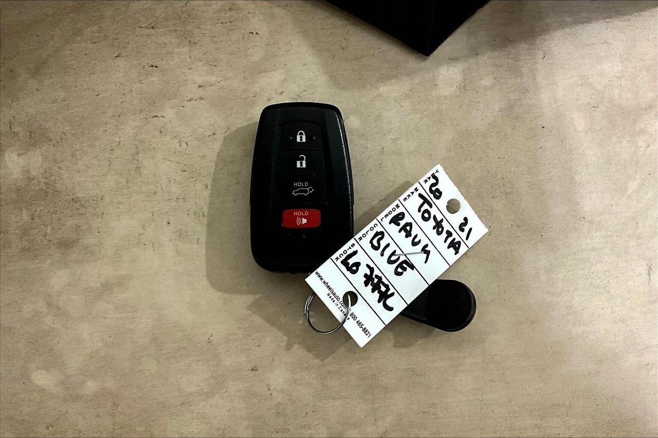 2021 Toyota RAV4 XLE AWD Photo