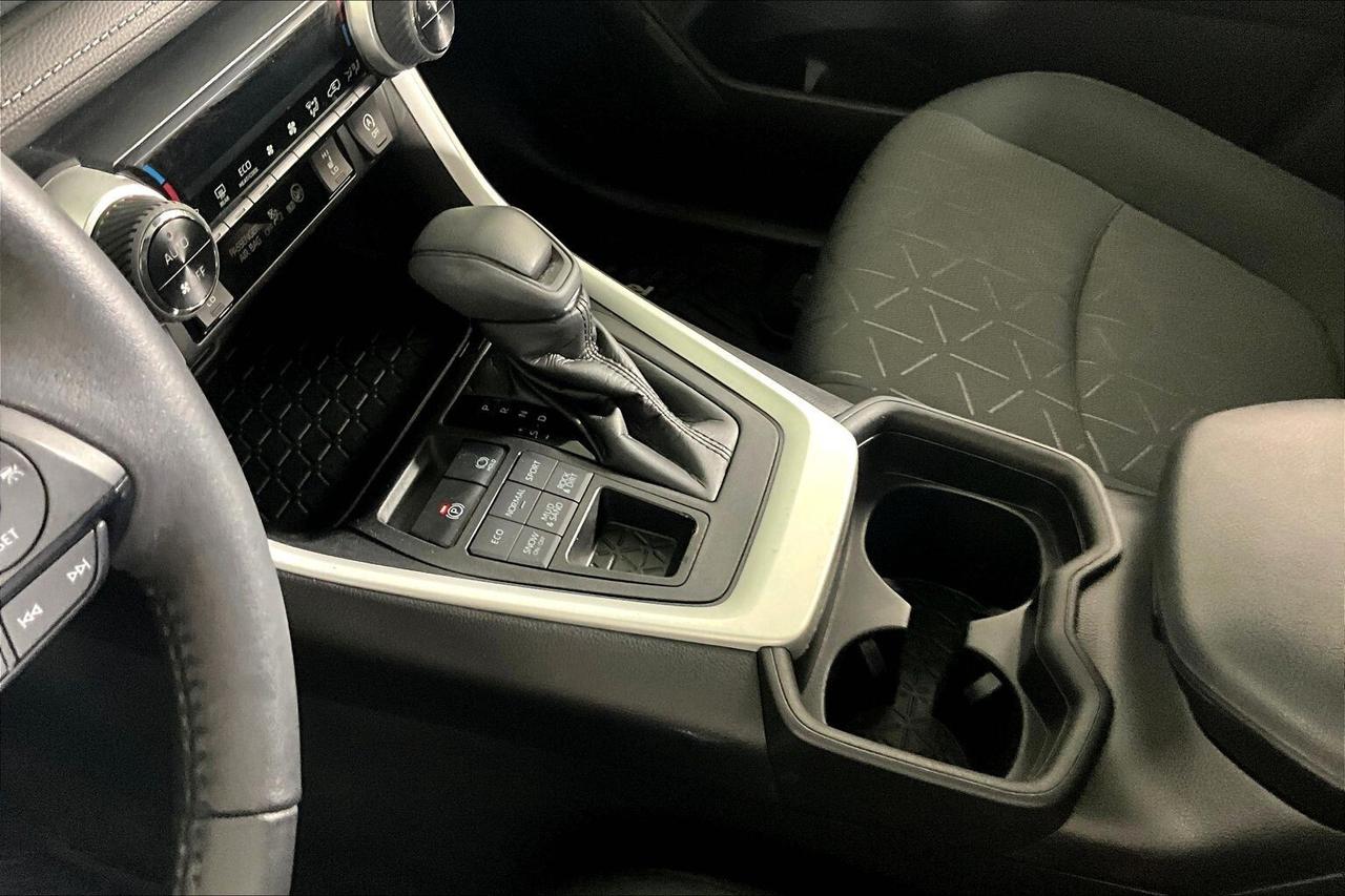 2021 Toyota RAV4 XLE AWD Photo