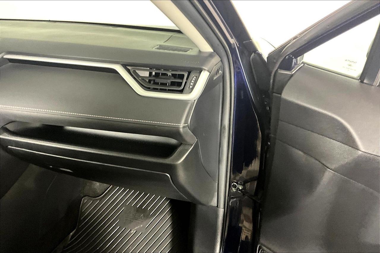 2021 Toyota RAV4 XLE AWD Photo