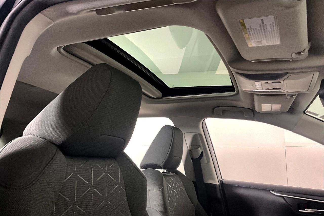 2021 Toyota RAV4 XLE AWD Photo