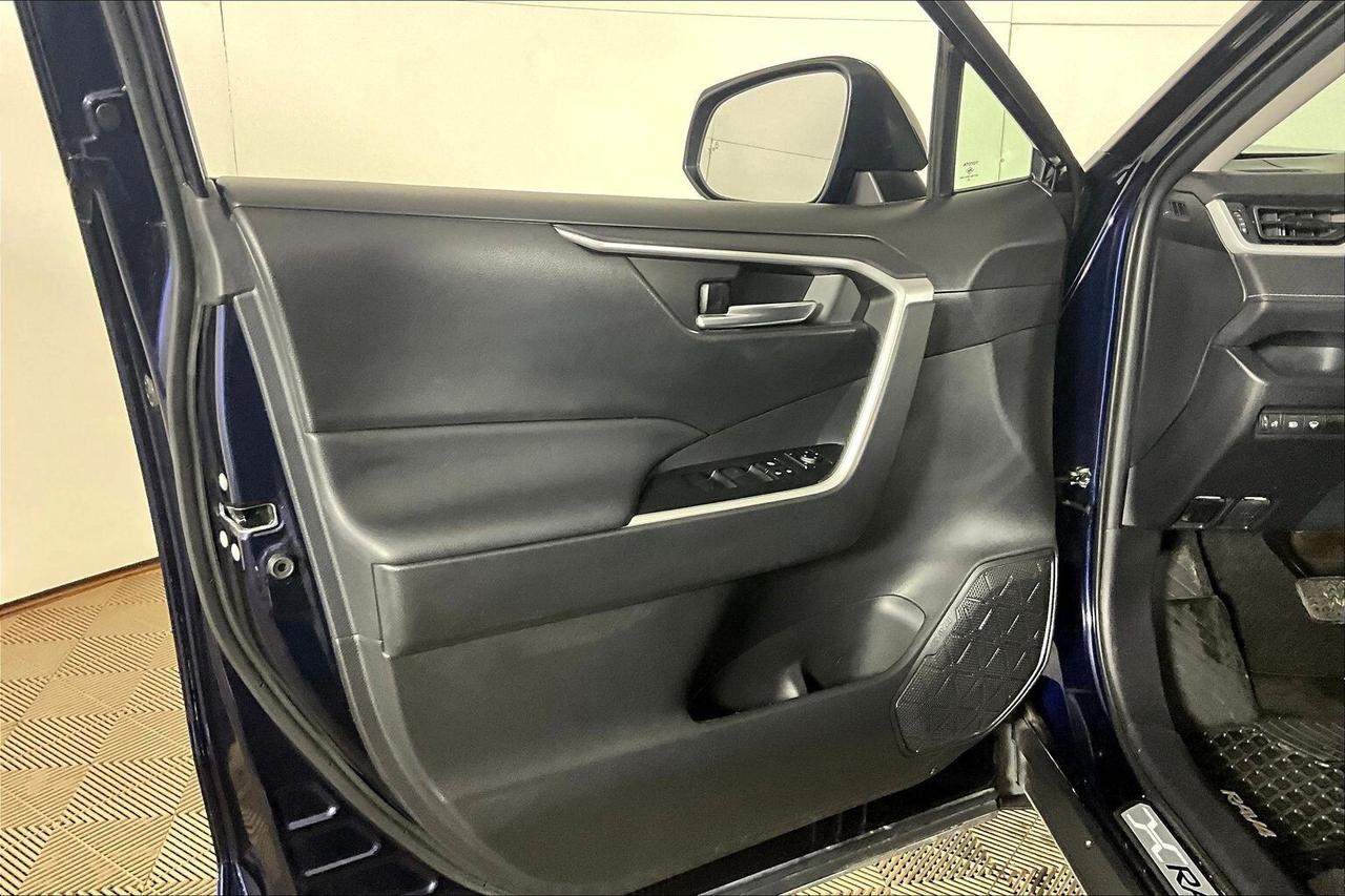 2021 Toyota RAV4 XLE AWD Photo