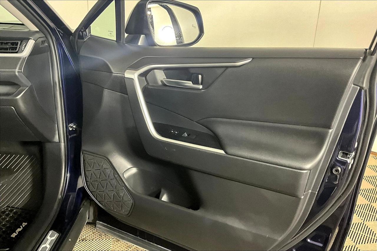 2021 Toyota RAV4 XLE AWD Photo