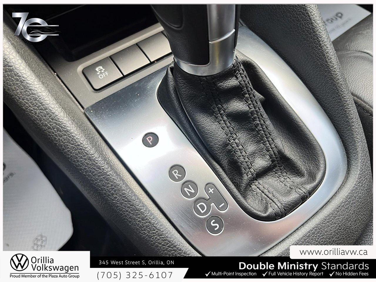 2014 Volkswagen Golf Wagon Comfortline Steering Audio Controls   Leatherette Photo
