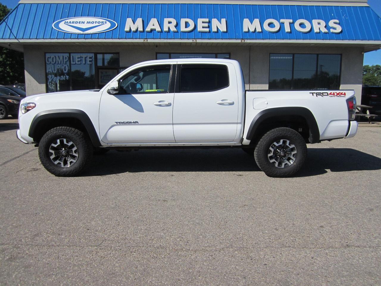 2020 Toyota Tacoma TRD OFF ROAD LEATHER ONE OWNER NO ACCIDENTS Photo