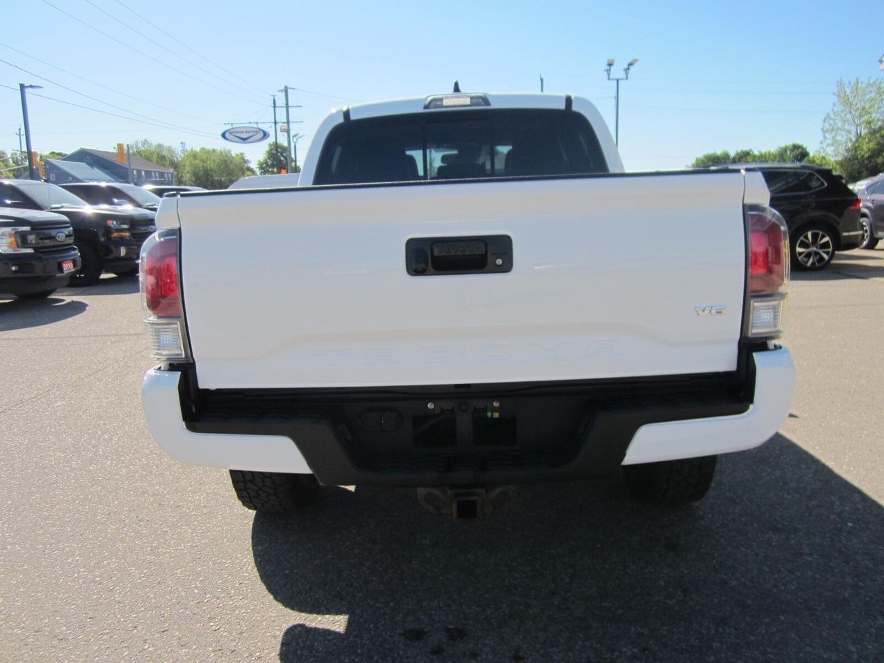 2020 Toyota Tacoma TRD OFF ROAD LEATHER ONE OWNER NO ACCIDENTS Photo