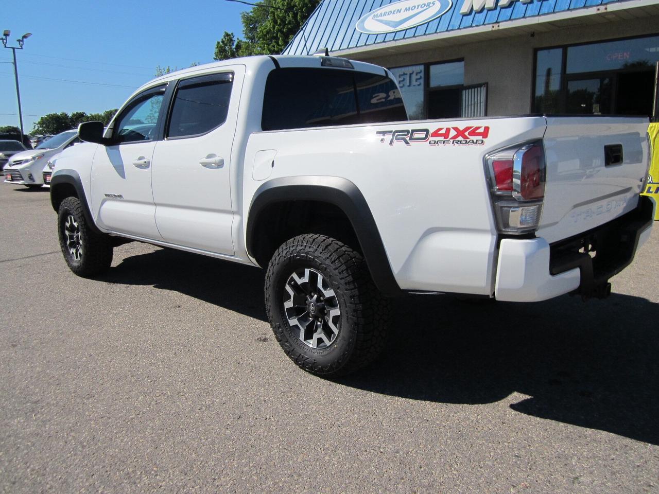 2020 Toyota Tacoma TRD OFF ROAD LEATHER ONE OWNER NO ACCIDENTS Photo