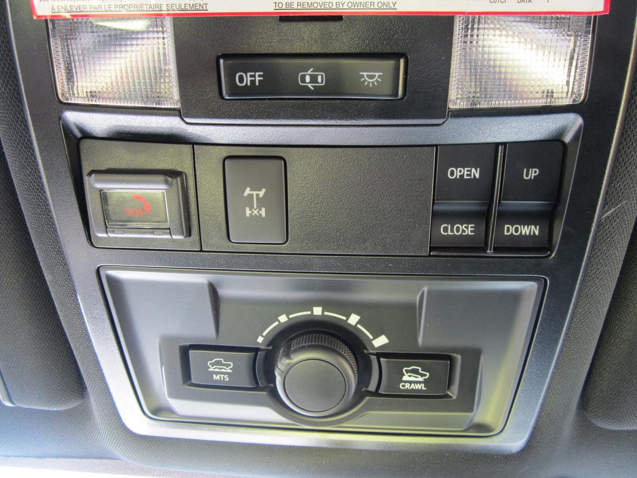 2020 Toyota Tacoma TRD OFF ROAD LEATHER ONE OWNER NO ACCIDENTS Photo