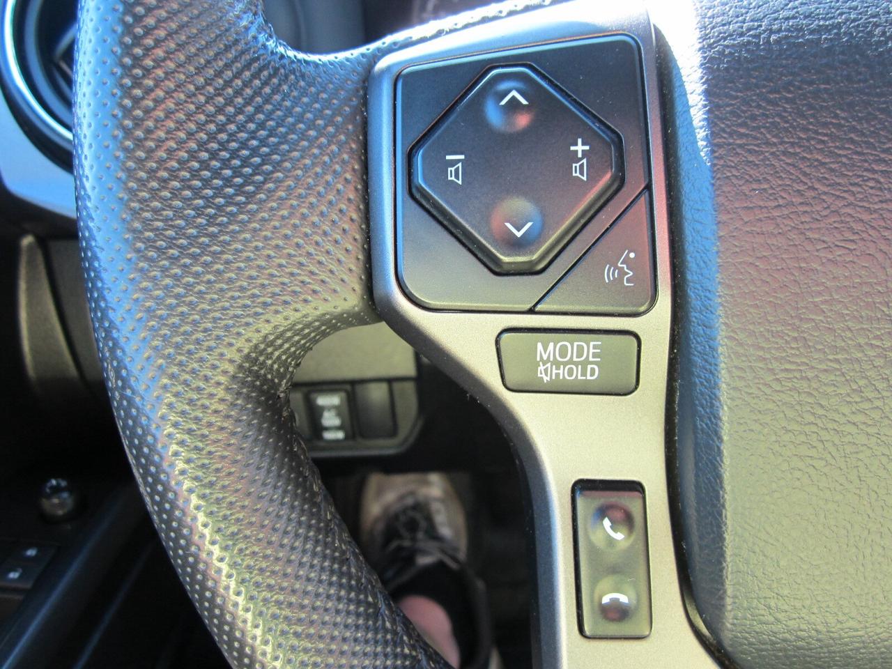 2020 Toyota Tacoma TRD OFF ROAD LEATHER ONE OWNER NO ACCIDENTS Photo