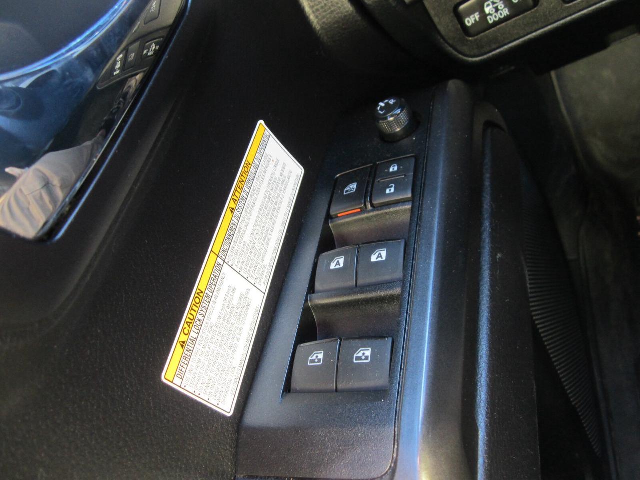 2020 Toyota Tacoma TRD OFF ROAD LEATHER ONE OWNER NO ACCIDENTS Photo