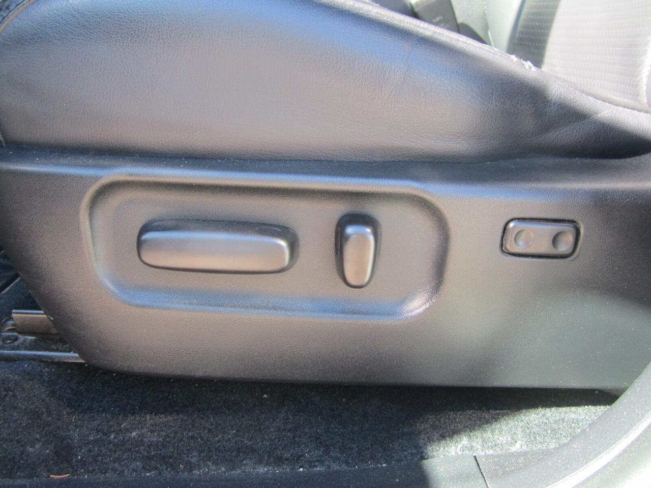 2020 Toyota Tacoma TRD OFF ROAD LEATHER ONE OWNER NO ACCIDENTS Photo