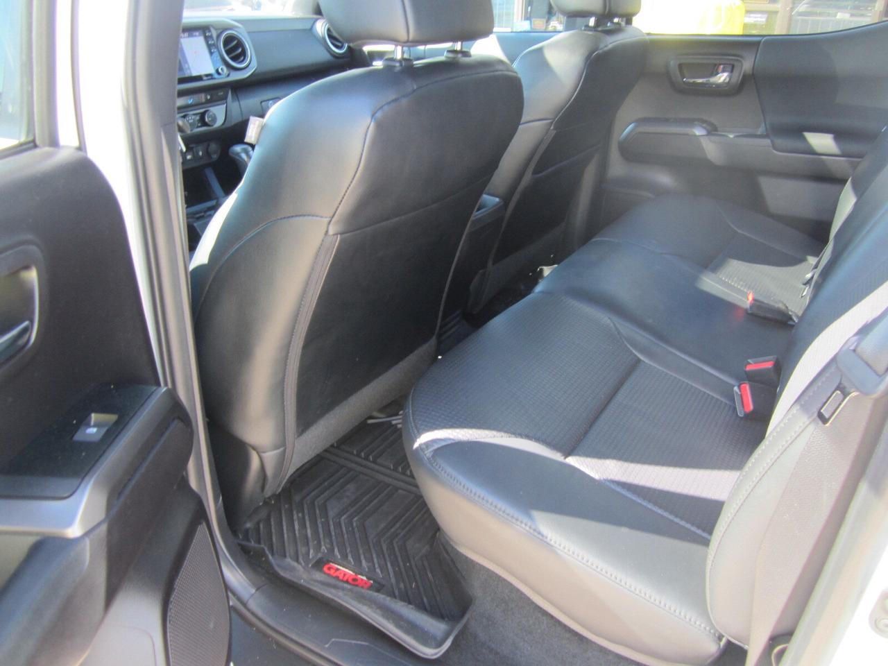 2020 Toyota Tacoma TRD OFF ROAD LEATHER ONE OWNER NO ACCIDENTS Photo