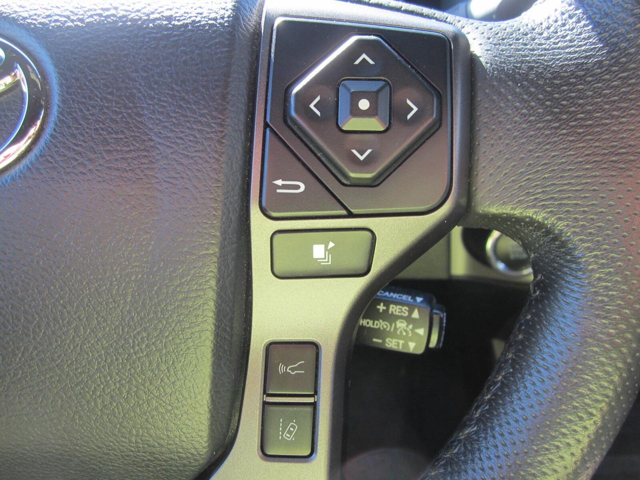 2020 Toyota Tacoma TRD OFF ROAD LEATHER ONE OWNER NO ACCIDENTS Photo